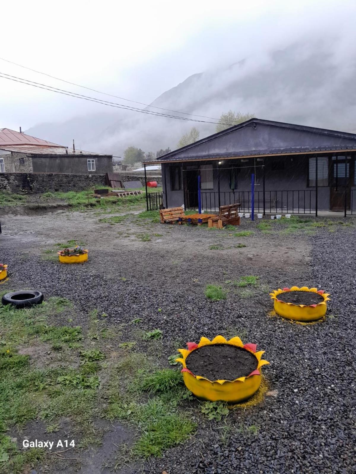 Hotel Nikolozi Kazbegi Esterno foto